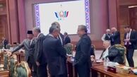 توجه وزیر امور خارجه چین به نشان نقشه ایران روی کت عراقچی
