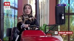 مجری زن تلویزیون با تراکتور به استودیوی صداوسیما وارد شد!