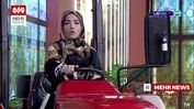 مجری زن تلویزیون با تراکتور به استودیوی صداوسیما وارد شد!